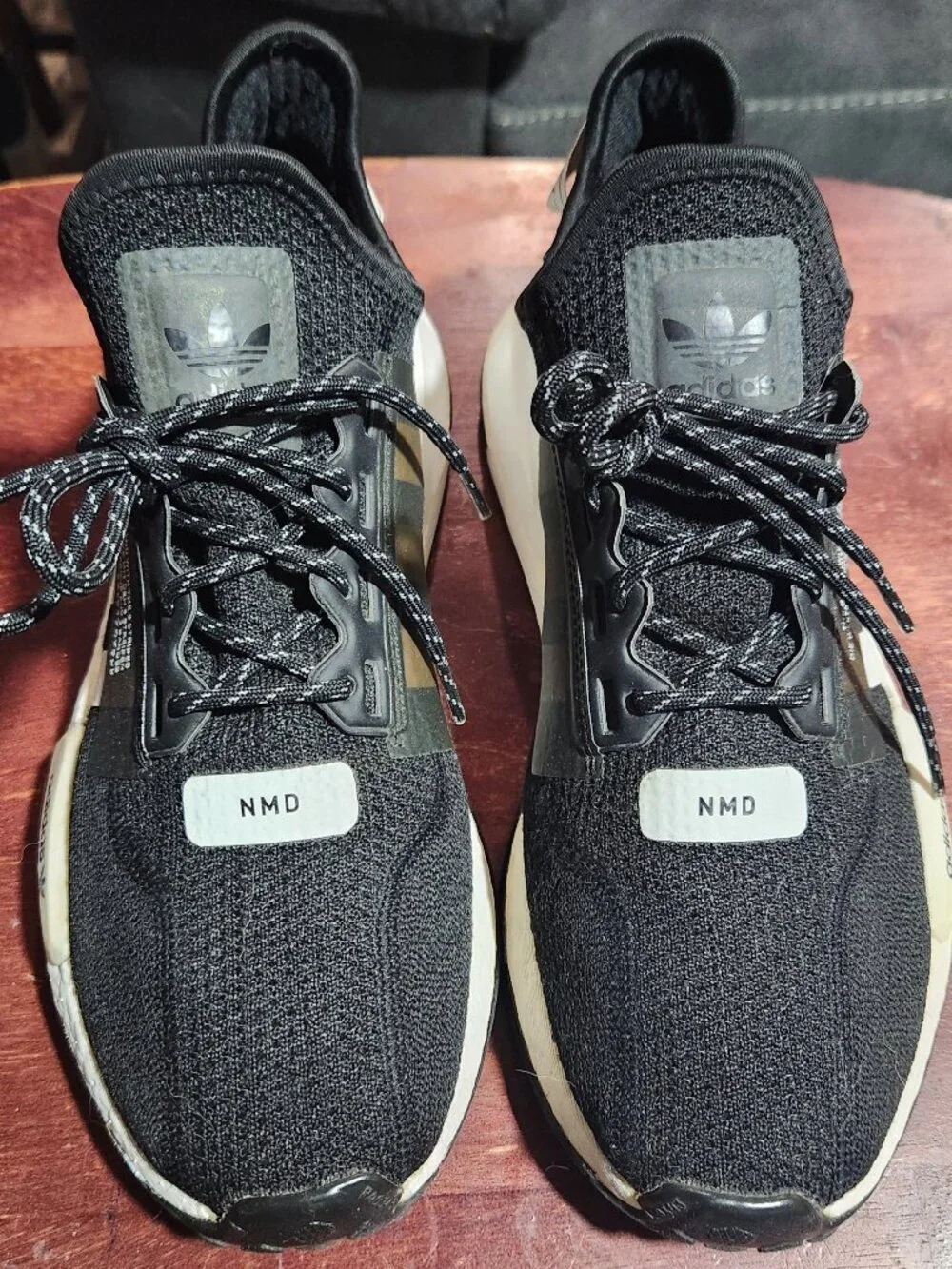Adidas NMD R1 V2 Core Black White FV9021 Men’s Size 9 Good Condition